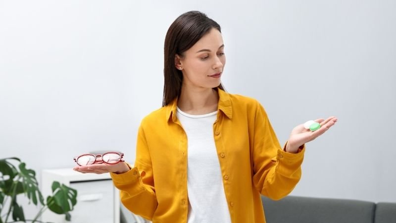 Contact Lenses or Glasses: Which Is Better for Your Case?